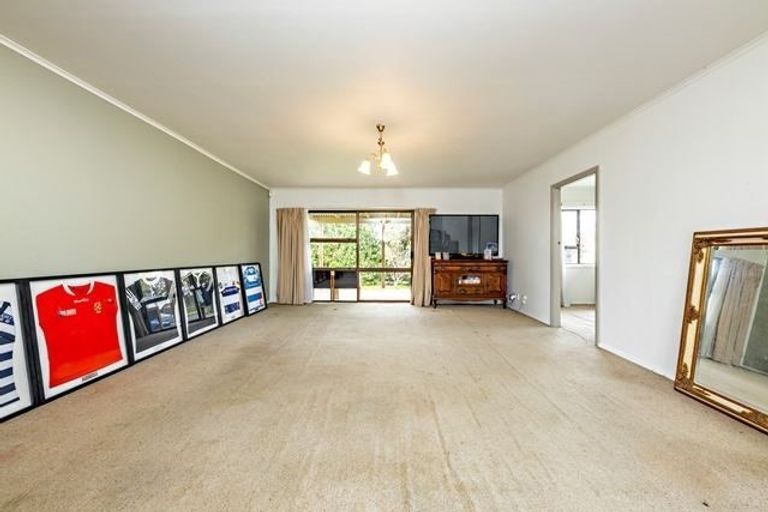 Photo of property in 30 Sutton Crescent, Papakura, 2110