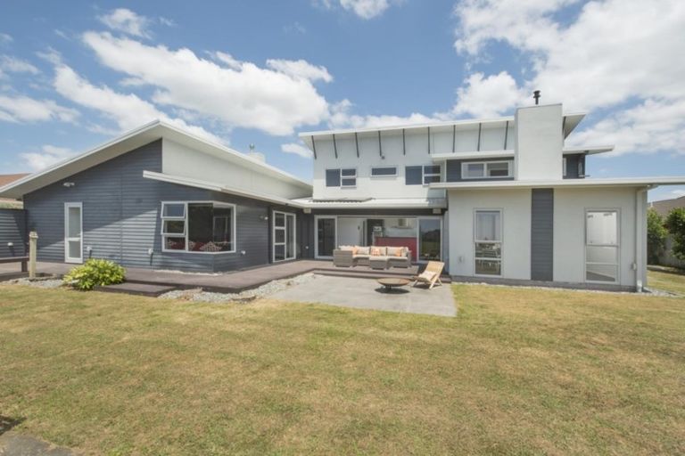Photo of property in 115 Oriental Parade, Papamoa Beach, Papamoa, 3118