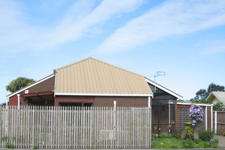 Photo of property in 4 Aztec Place, Redwood, Christchurch, 8051
