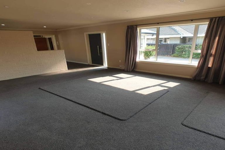 Photo of property in 37 Acacia Avenue, Upper Riccarton, Christchurch, 8041