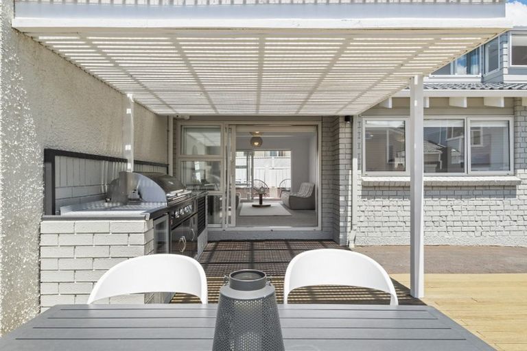 Photo of property in 2/26 Manly Esplanade, Browns Bay, Auckland, 0630