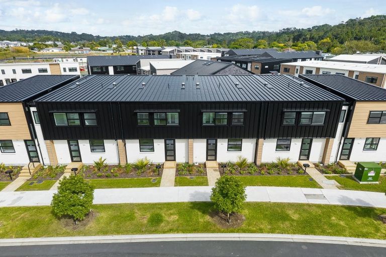 Photo of property in 680 Swanson Road, Swanson, Auckland, 0612
