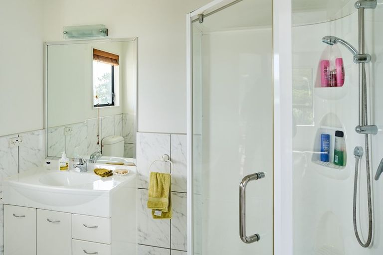 Photo of property in 30 Molyneux Close, Whitby, Porirua, 5024