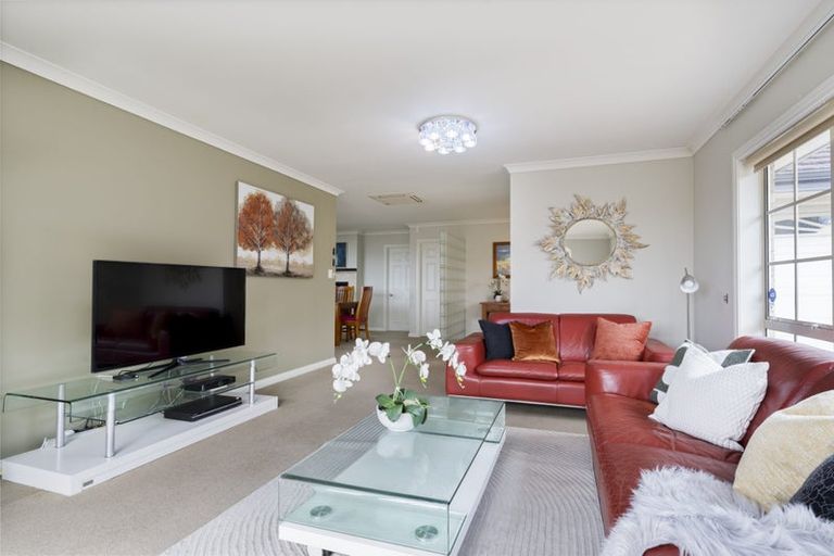 Photo of property in 14 Pittville Place, Henderson, Auckland, 0612