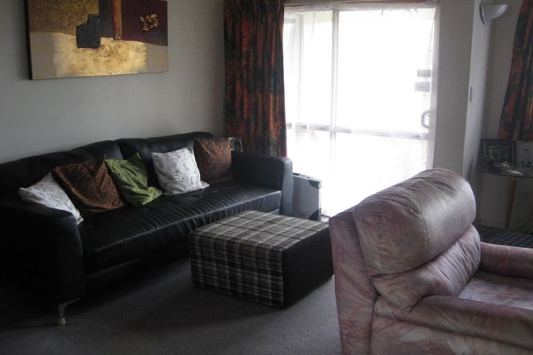 Photo of property in 41 Colchester Crescent, Newlands, Wellington, 6037