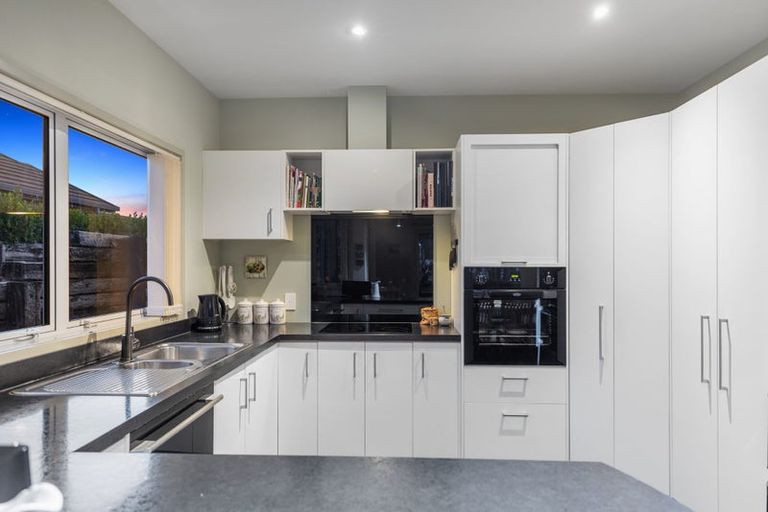 Photo of property in 43 Bridgewater Way, Pyes Pa, Tauranga, 3112