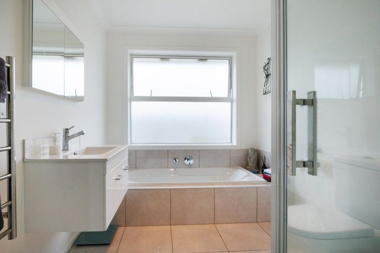 Photo of property in 25 Dogwood Way, Milson, Palmerston North, 4414