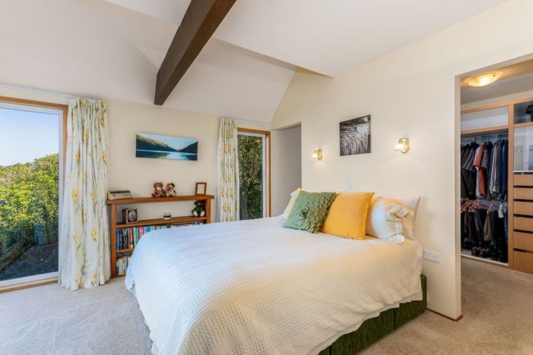 Photo of property in 1 Maple Grove, Maungaraki, Lower Hutt, 5010