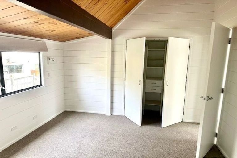 Photo of property in 1/14 Garadice Road, Rothesay Bay, Auckland, 0630
