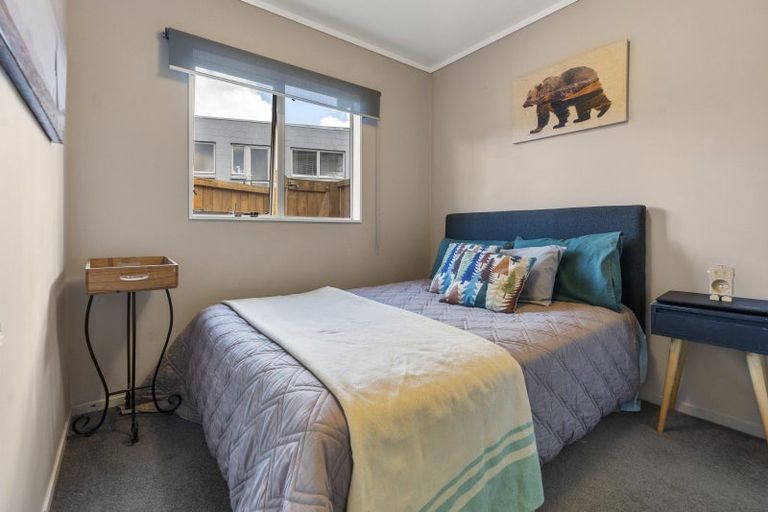 Photo of property in 2/46 Chippendale Crescent, Birkdale, Auckland, 0626