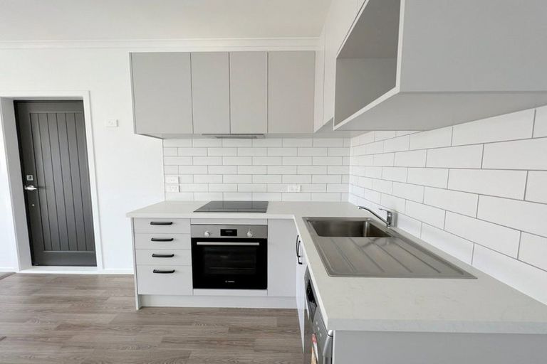 Photo of property in 2/1085 Heaphy Terrace, Hamilton