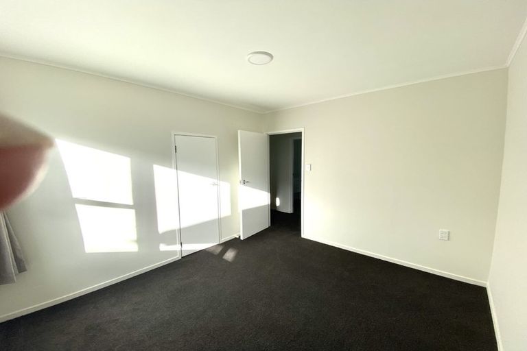 Photo of property in 27 Brunton Place, Glenfield, Auckland, 0629