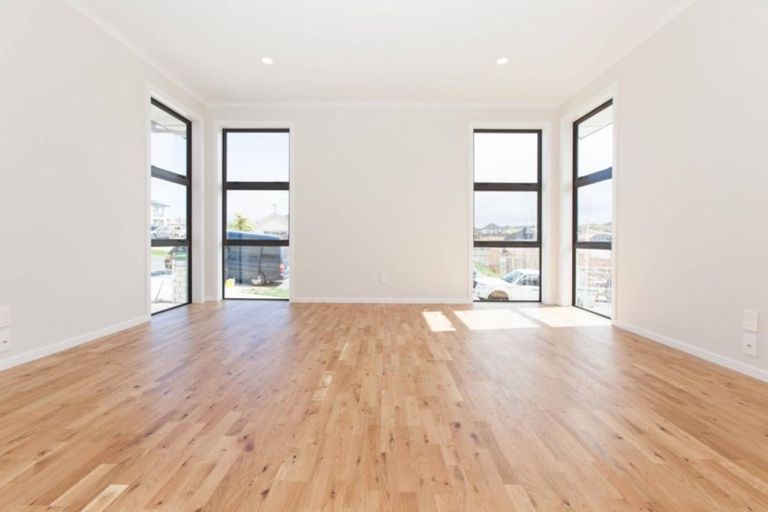 Photo of property in 9 Davey Crescent, Orewa, 0931