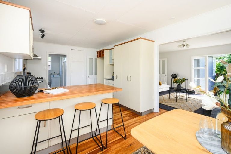 Photo of property in 12 Conway Place, Terrace End, Palmerston North, 4410