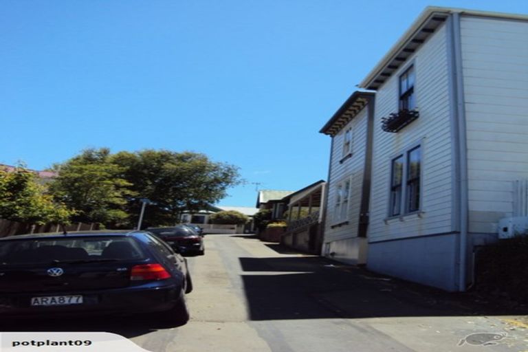 Photo of property in 2 Yale Road, Mount Cook, Wellington, 6021