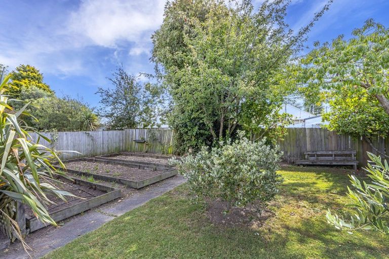 Photo of property in 215 Breezes Road, Aranui, Christchurch, 8061