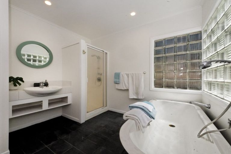 Photo of property in 35 Beach Valley Road, Piha, New Lynn, 0772