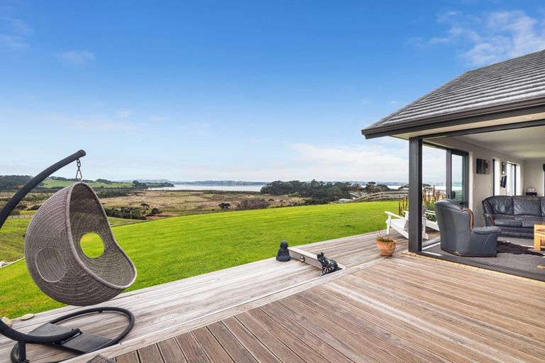 Photo of property in 137 Tuparekura Road, South Head, Helensville, 0874