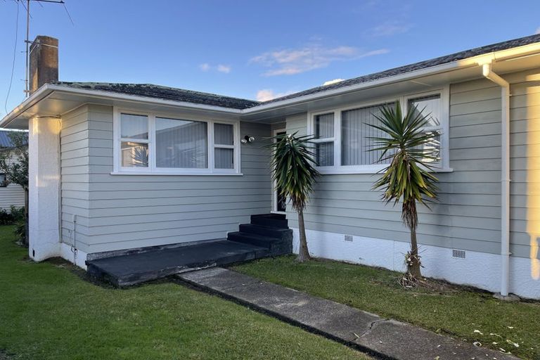 Photo of property in 116 Edgewater Drive, Pakuranga, Auckland, 2010