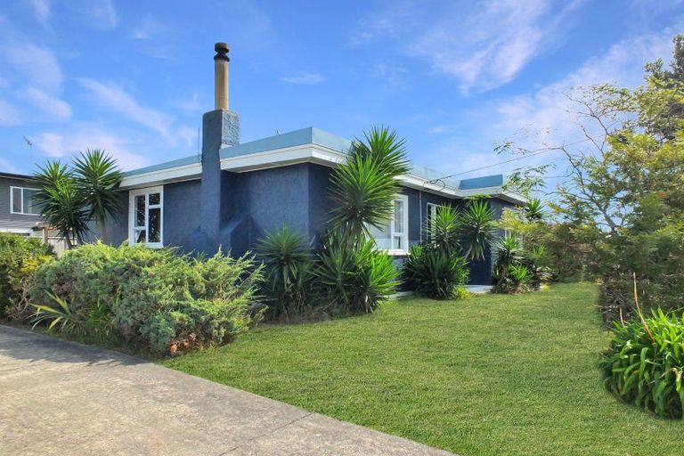 Photo of property in 26 Pratt Avenue, Foxton Beach, Foxton, 4815