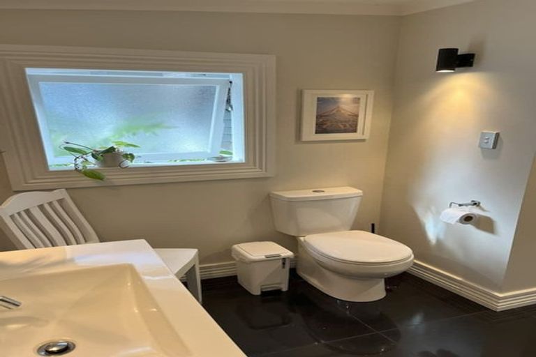 Photo of property in 2/2 Kiteroa Terrace, Rothesay Bay, Auckland, 0630