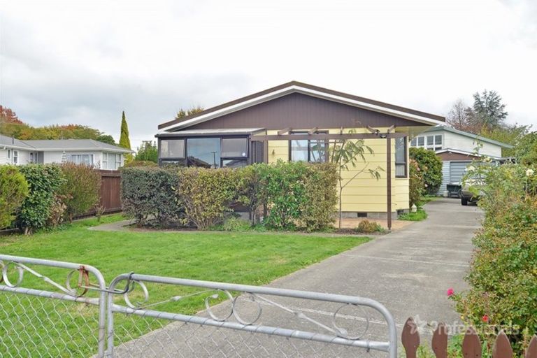 Photo of property in 1 Lowes Place, Solway, Masterton, 5810