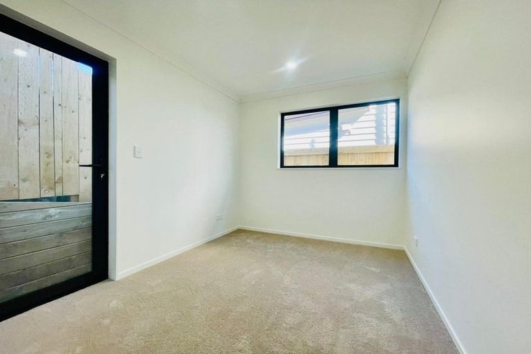 Photo of property in 8c Neems Place, Manurewa, Auckland, 2102