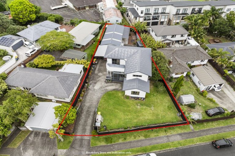 Photo of property in 12 Gloria Avenue, Te Atatu Peninsula, Auckland, 0610