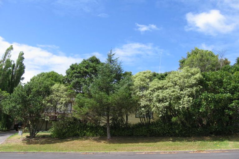 Photo of property in 3 Glendawn Place, Bayview, Auckland, 0629