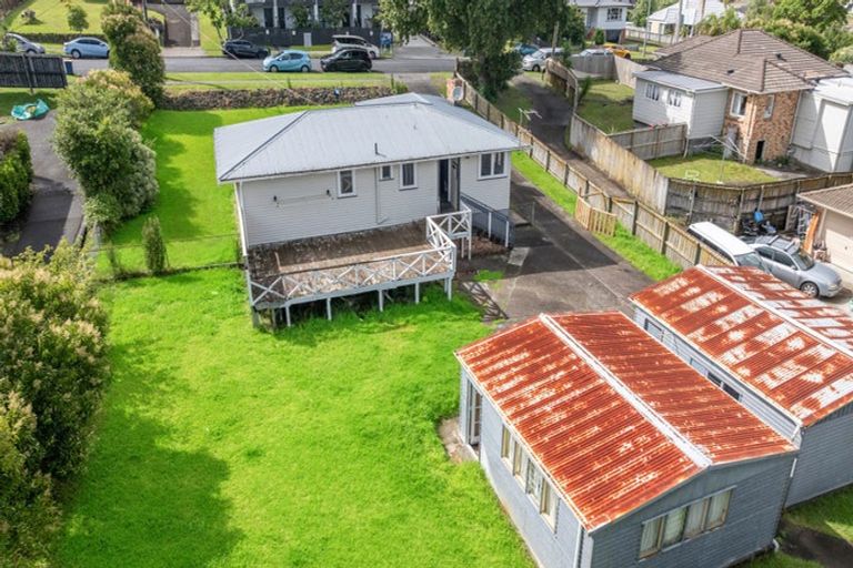 Photo of property in 7 Newington Road, Henderson, Auckland, 0612