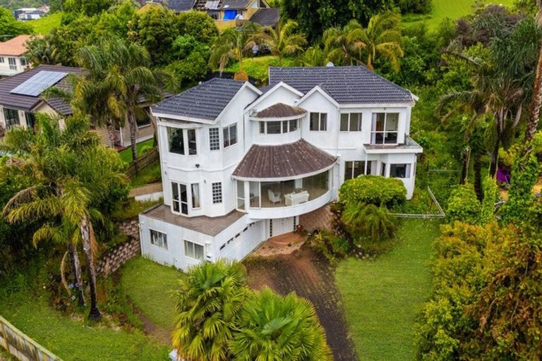 Photo of property in 13 San Martin Place, Goodwood Heights, Auckland, 2105