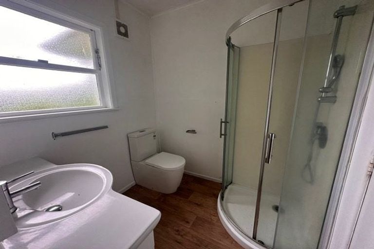 Photo of property in 88 Newlands Road, Newlands, Wellington, 6037