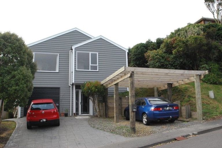 Photo of property in 2 Kapil Grove, Khandallah, Wellington, 6035