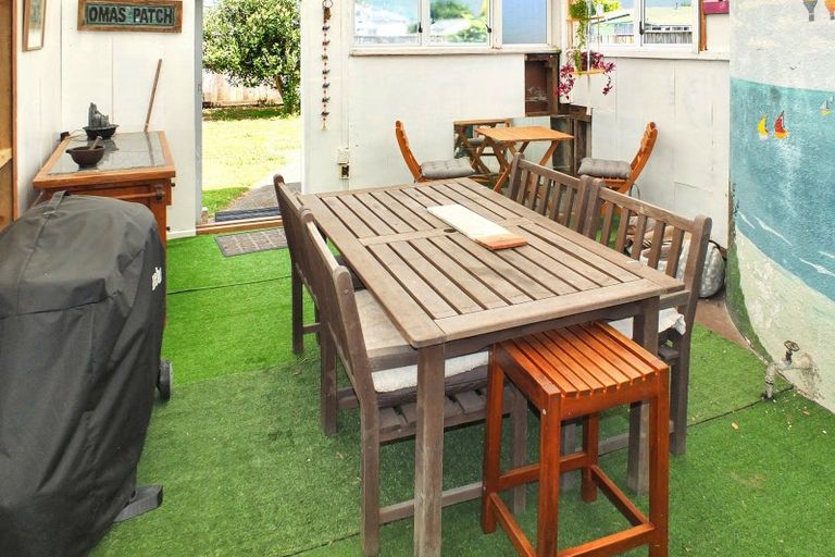 Photo of property in 16 Mark Perreau Place, Foxton, 4814