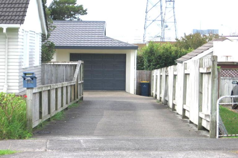 Photo of property in 13a Flanshaw Road, Te Atatu South, Auckland, 0610