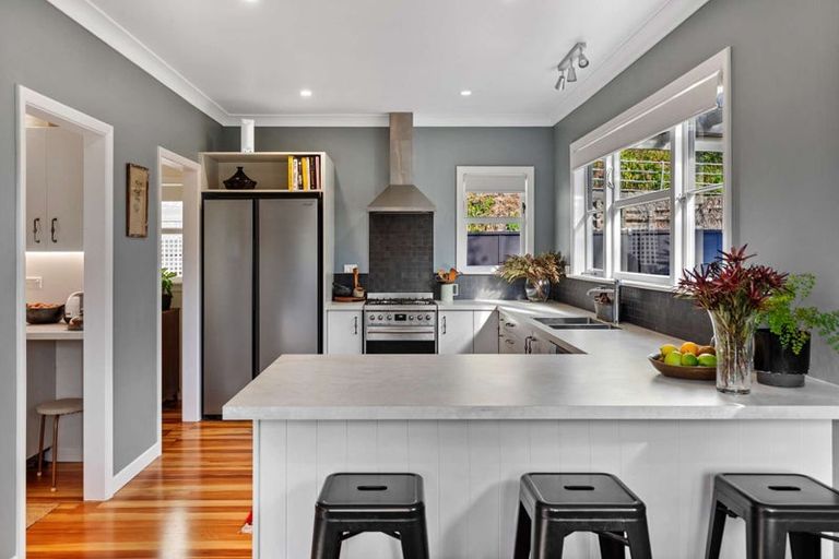 Photo of property in 1 Durie Vale Road, Durie Hill, Whanganui, 4500