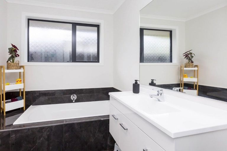 Photo of property in 115 Mawai Hakona Drive, Wallaceville, Upper Hutt, 5018