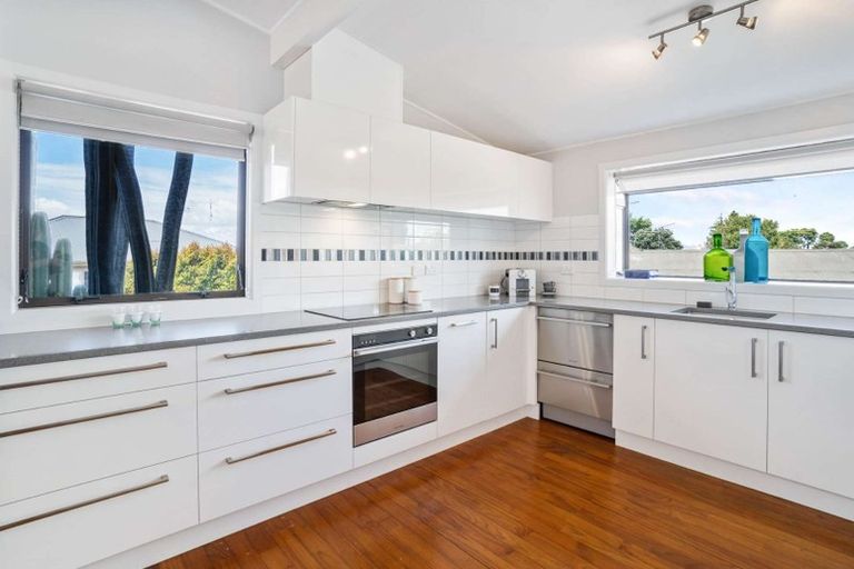 Photo of property in 3 Clendon Place, Manurewa, Auckland, 2102