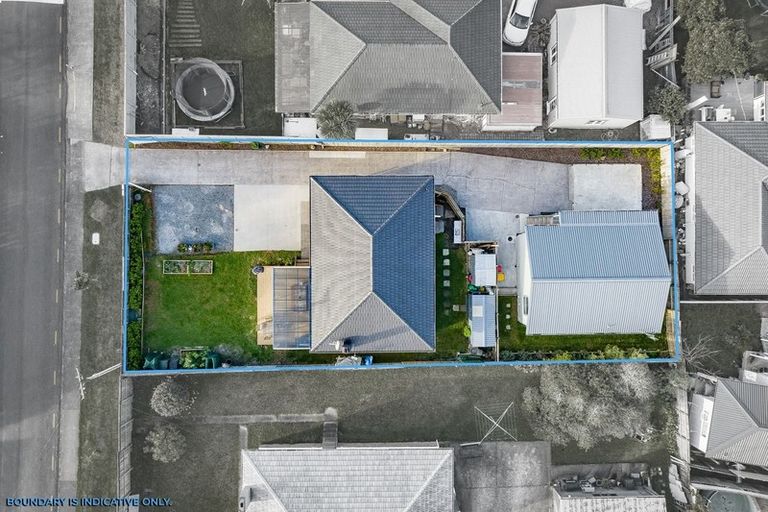 Photo of property in 67 Roberts Road, Te Atatu South, Auckland, 0610