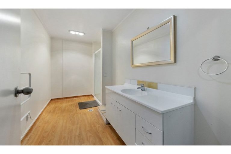 Photo of property in 10/11 Jack Conway Avenue, Manukau, Auckland, 2104