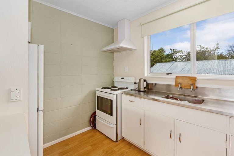 Photo of property in 169b Newlands Road, Newlands, Wellington, 6037