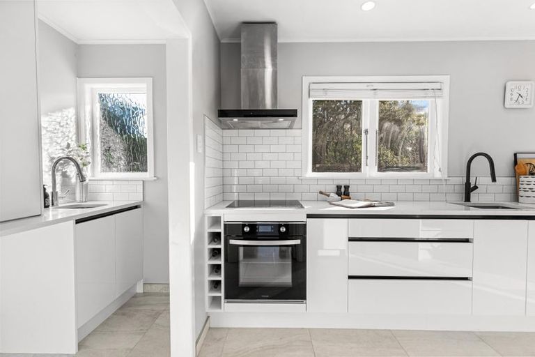 Photo of property in 1/86 Tirimoana Road, Te Atatu South, Auckland, 0602