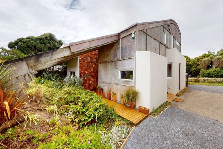 Photo of property in 30 Kent Avenue, Waitarere Beach, Levin, 5510