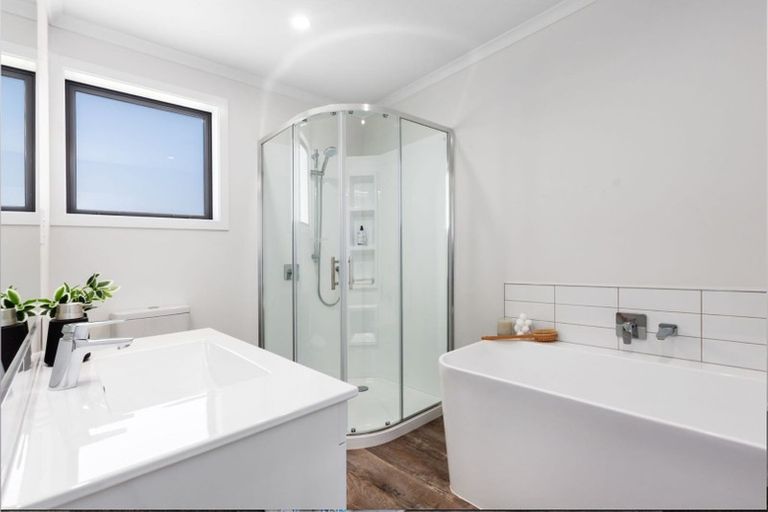 Photo of property in 1d Breakwater Way, Whitby, Porirua, 5024