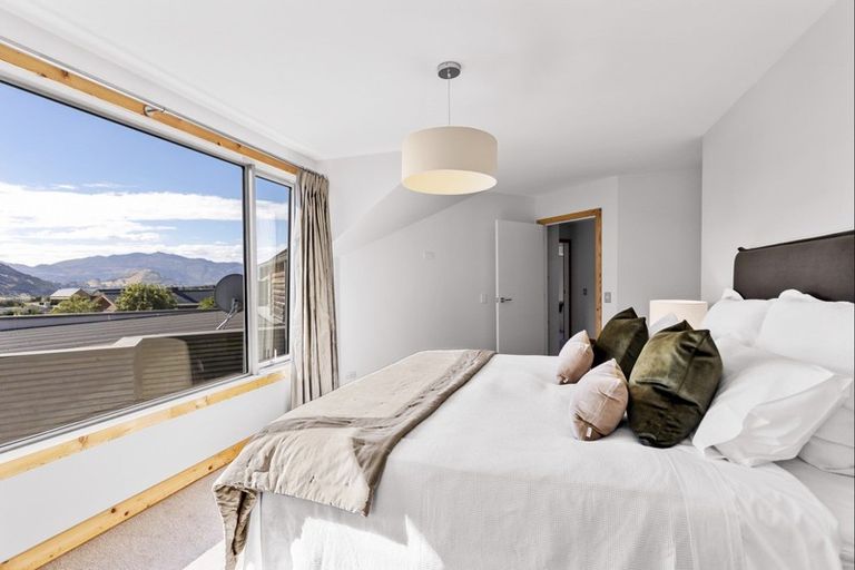 Photo of property in 16 Mckellar Drive, Jacks Point, Queenstown, 9371