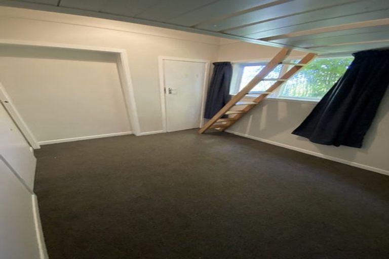 Photo of property in 62 Kelburn Parade, Kelburn, Wellington, 6012