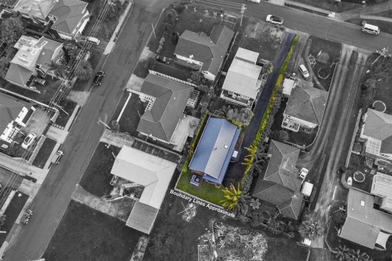 Photo of property in 1/31 Corunna Road, Milford, Auckland, 0620