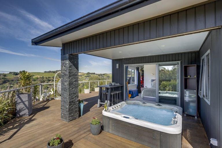 Photo of property in 21 Ridgeway Terrace, Taradale, Napier, 4112