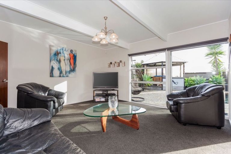 Photo of property in 59 Mcfadzean Drive, Blockhouse Bay, Auckland, 0600