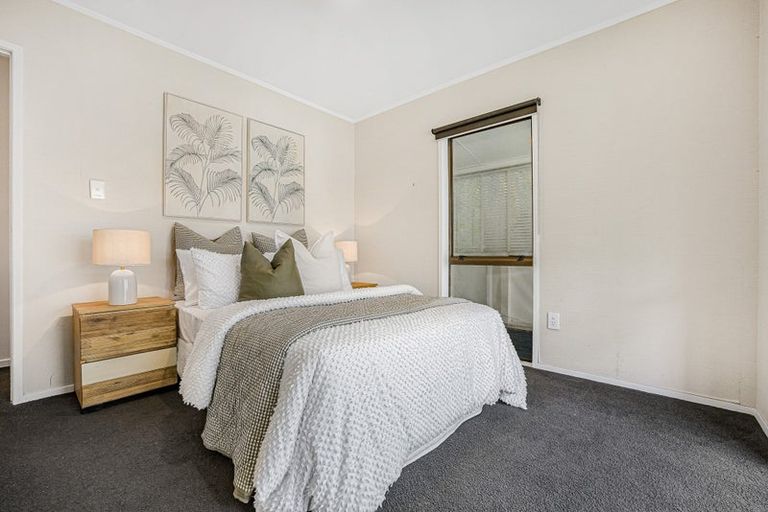 Photo of property in 28 Grassmere Road, Henderson Valley, Auckland, 0612